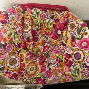 Pink print Vera Bradley duffel bag. Long shoulder strap. Zip up.